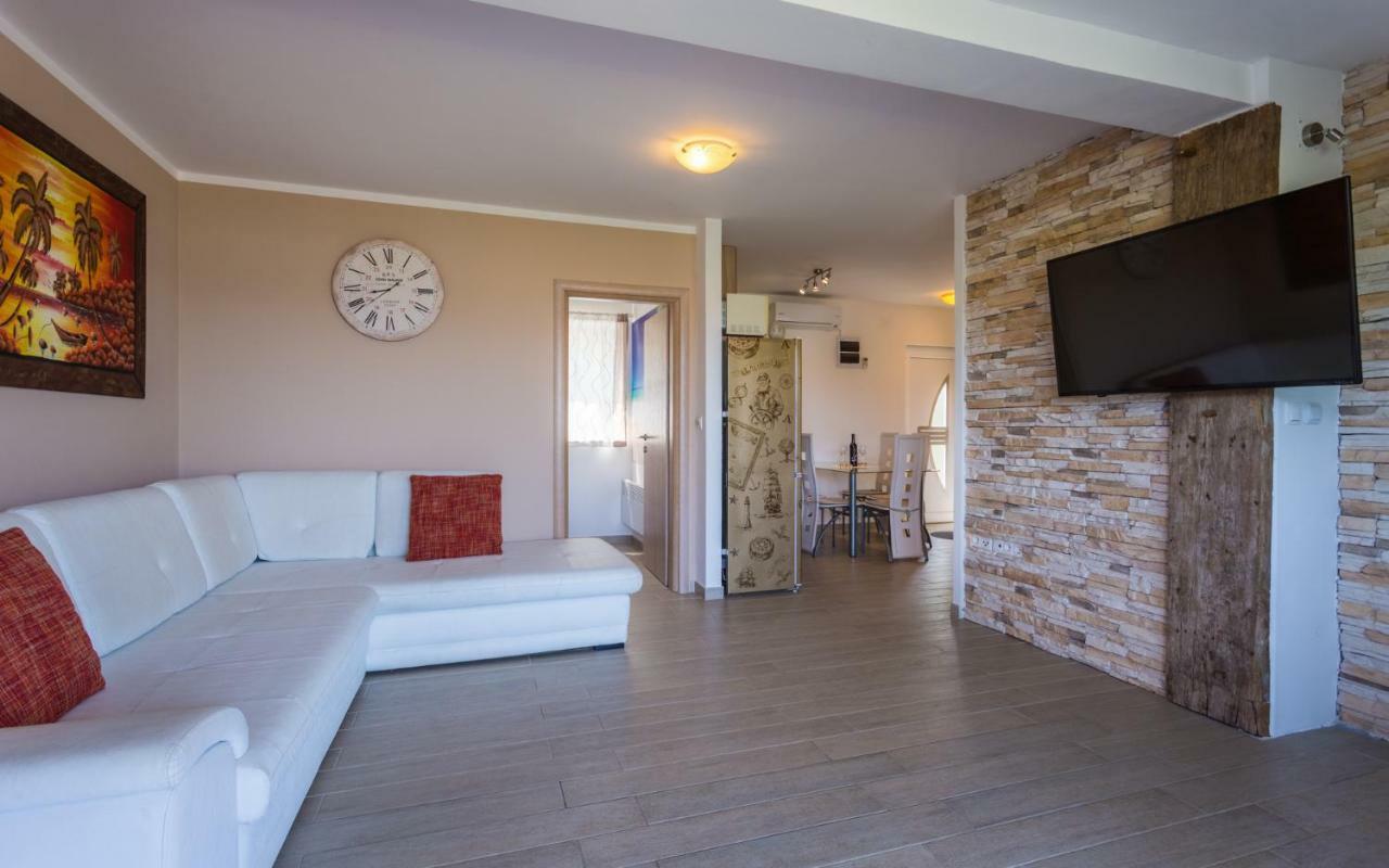 Apartment Trava Klimno Bagian luar foto